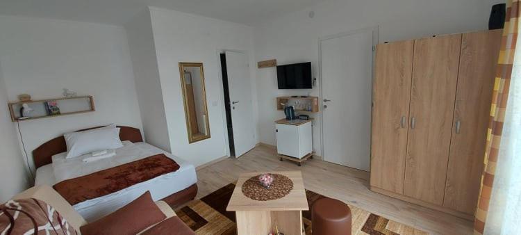 Fenix Apartment & Rooms Винци Экстерьер фото