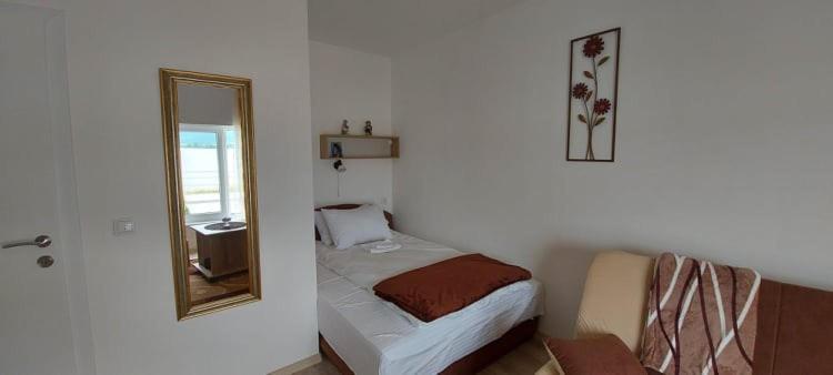 Fenix Apartment & Rooms Винци Экстерьер фото